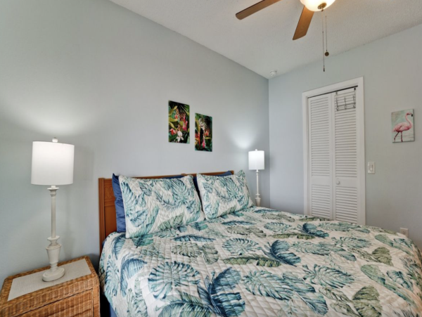 Holmes Beach 2 Bedroom Beach Front Vacation Rental Sleeps 4